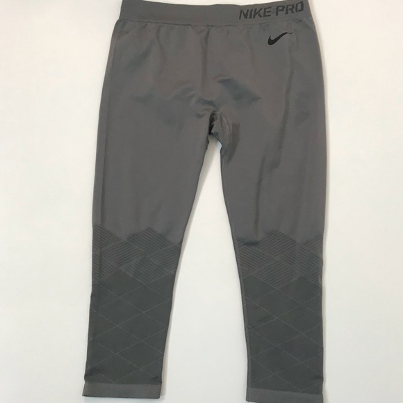 EUC Nike pro dri fit stay crop M/L - Picture 3 of 8